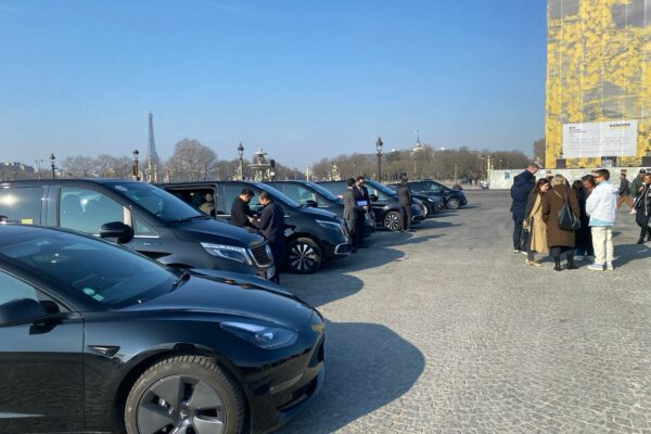 Coordinateurs événementiels City Cab à Paris supervisant la flotte et l’accueil des invités