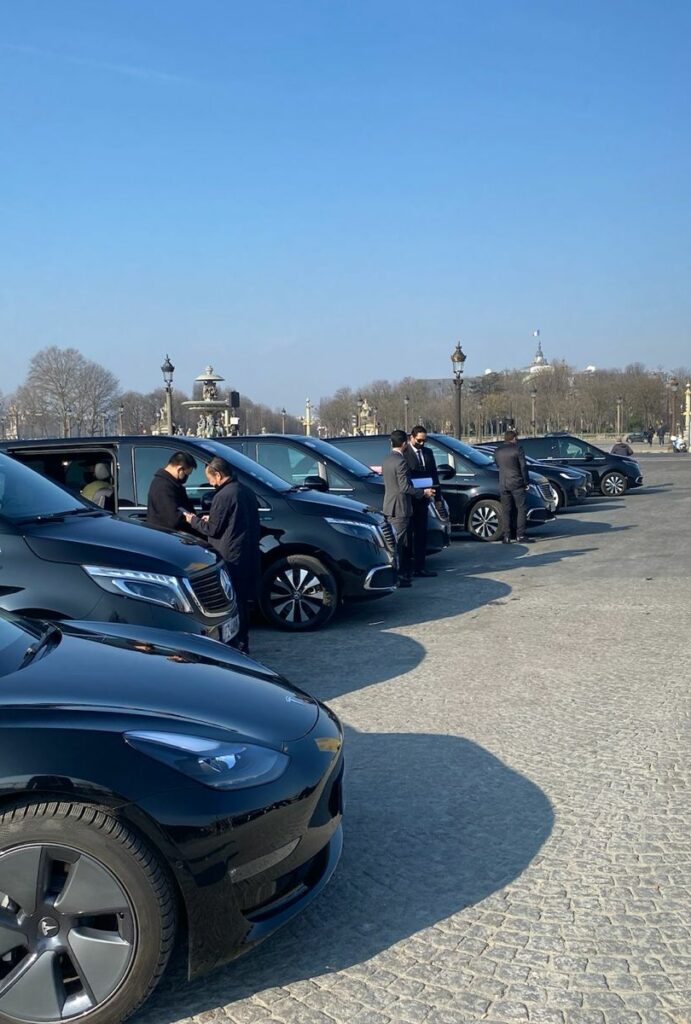 Coordinateurs événementiels City Cab à Paris supervisant la flotte et l’accueil des invités